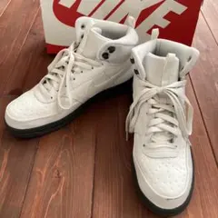 【美品】nikeスニーカー ナイキコートビジョンMID WNTR 白 28cm