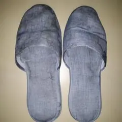 グレーのスリッパ