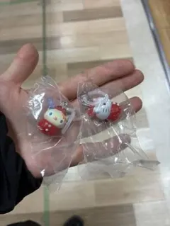 サンリオキャラクターズ いちごめじるしアクセサリー　ウサハナ、キティ　バラ売り❌