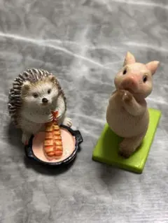 ハリネズミと豚の置物セット