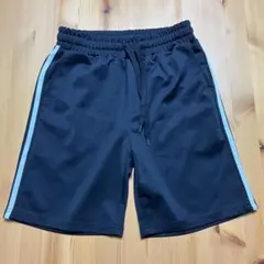 黒のサイドストライプハーフパンツ