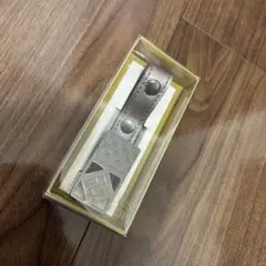 LUXURIOUS イーエクスピージャポン　シューズクリップ　ブラウン