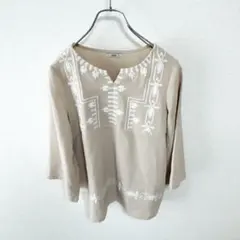 【ミスティック】カットソー 七分袖 トップス M-L ベージュ 刺繍 KU645