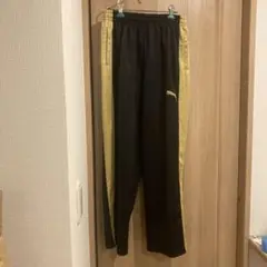 10 PUMA トレーニングパンツ 黒/金