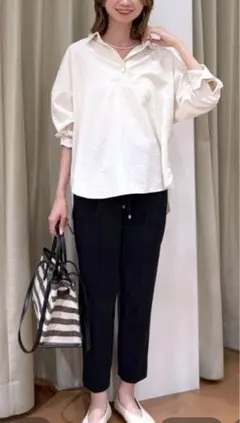 【超美品】Elura サマ見えリラクシーテーパードパンツ　L ブラックのサムネイル