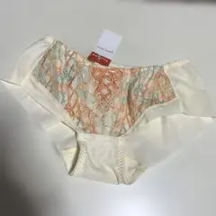 タグ付き新品未使用トリンプAMO STYLE　ショーツ　パンツ　パステルイエロー