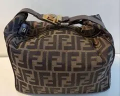 FENDI ズッカ柄 レザー ボディバッグ ウエストポーチ - メルカリ