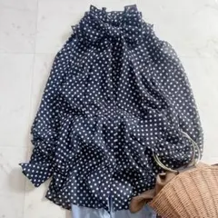 美品　ルルウィルビー　ドットフリルボウタイブラウス　ブラックのサムネイル