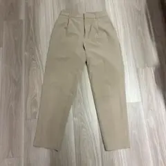 ベージュ テーパードカジュアルパンツ