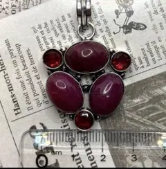 天然石☆ルビーとガーネットのアンティーク調ペンダントトップ☆レディースネックレス