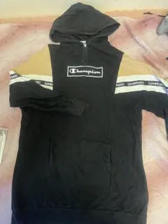 Champion フード付きスウェット 黒・ベージュ