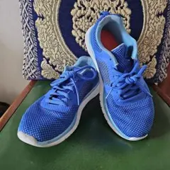 Reebok ・スニーカー