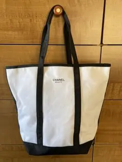 CHANEL ノベルティトートバッグ 白x黒　約32x26cm 訳あり