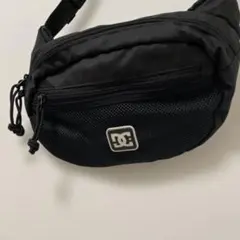DC ブラック ショルダーバッグ メッシュポケット付き
