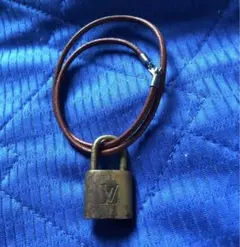 m*x様 ルイヴィトン LOUIS VUITTON 南京錠 キーホルダー 鍵 ゴ