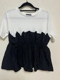 ホワイト/ブラック ギャザー半袖ペプラムトップス M