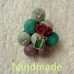 ハンドメイド　刺繍ブローチ　クリスマスツリー　ボンボンブローチ301