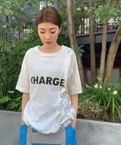 AVIE アビィ　シャイニー箔プリント ロゴTシャツ　ロング丈　白のサムネイル