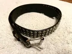 スタッズ付き黒レザーベルト