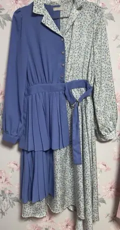 axes femme 青 花柄の長袖アシンメトリーワンピース