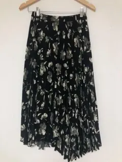 AZUL BY MOUSSY 花柄　プリーツ　スカート　ブラック