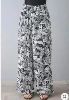 ボタニカル ワイドパンツ