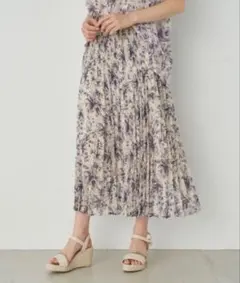 【美品】YECCA VECCA イェッカベェッカ　花柄プリーツロングスカートのサムネイル