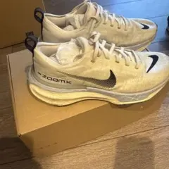 Nike invincible 3ランニングシューズ ホワイト/ブラック