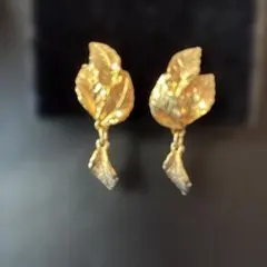 アンティーク　葉の形状 ゴールド　イヤリング