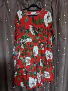 韓国　花柄ワンピース