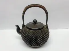 金賞堂 古い霰の銀瓶 1158g - メルカリ
