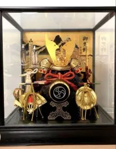 こどもの日 五月人形 兜 ガラスケース入り オルゴール（鯉のぼり）付き
