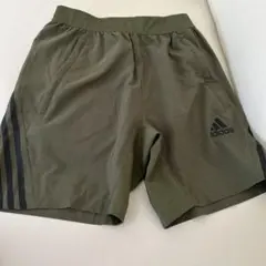 adidas オリーブ ショートパンツ 3本ライン