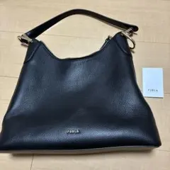 未使用級♡ポレーヌ Umi レザー ショルダーバッグ ベルト調整可 