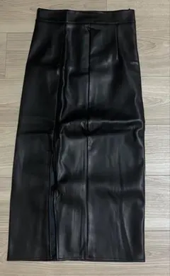 ブラックレザー風タイトスカート