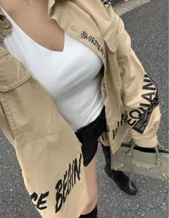 【美品】グラフィックプリント ベージュジャケット