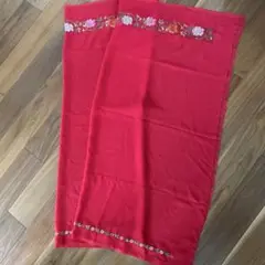 赤い花柄刺繍生地111×122