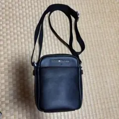 TOMMY HILFIGER ブラック ショルダーバッグ