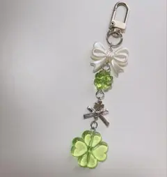 ✮ビーズキーホルダー✮ 緑 クローバー 韓国 コレクトブック y2k