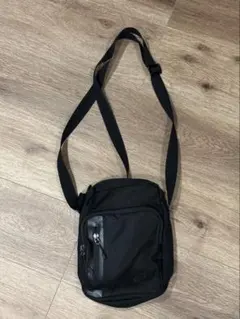 NIKE ブラック ナイロン ショルダーバッグのサムネイル
