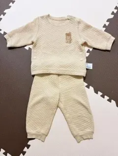 ベージュのクマ　刺繍　ベビー　パジャマ　上下セット　ユニクロ　キルトパジャマ