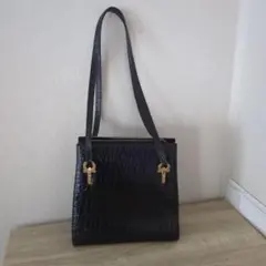 サルヴァトーレフェラガモ　クロコダイル風 ブラックショルダーバッグ 保存袋着き