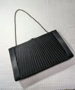 ブラックプリーツクラッチバッグ