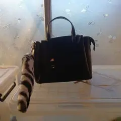 ファー付き黒ハンドバッグ　コギャルストラップ