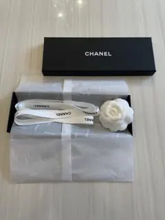 CHANEL ギフトボックス ホワイトフラワーリボン付き