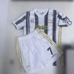 Juventus ユニフォーム RONALDO 7 上下セット　キッズ