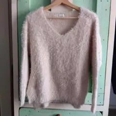 earth ベージュ Vネック 長袖ニット