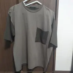 NIKO AND... 　メンズ　ポケット付き Tシャツ カーキ Mサイズのサムネイル