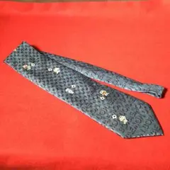 ドラえもん　ネクタイ　青　アルファベットでDORAEMON記載