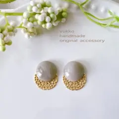 2点目より半額❁︎お花透かしピアス・イヤリング　グレーマーブル